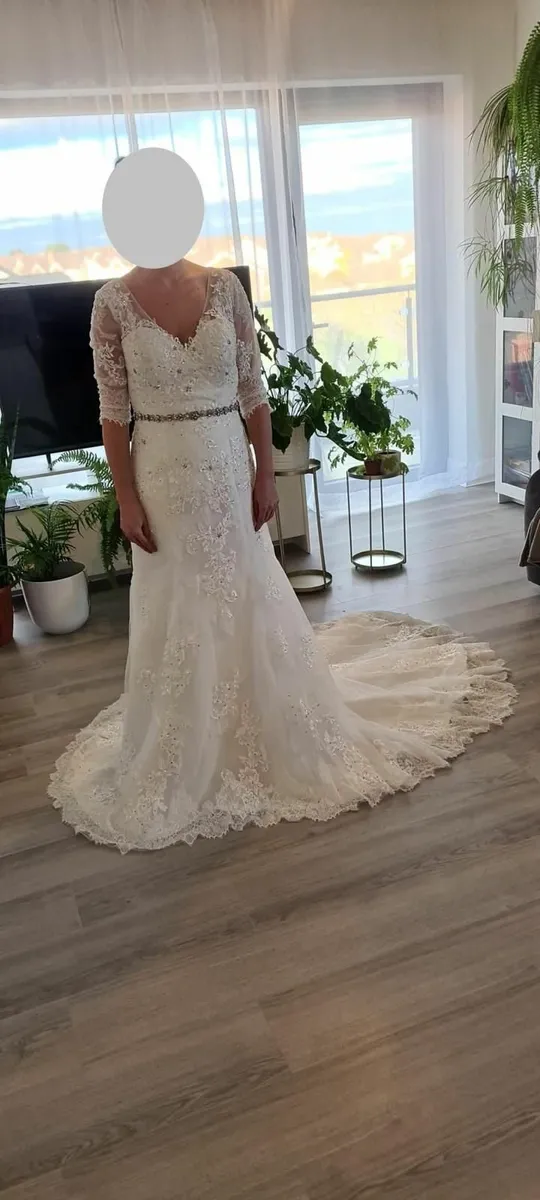 Wedding dress - Image 1