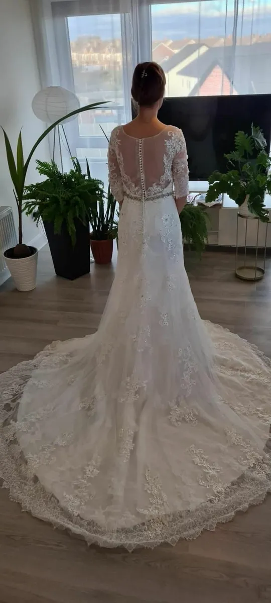 Wedding dress - Image 2