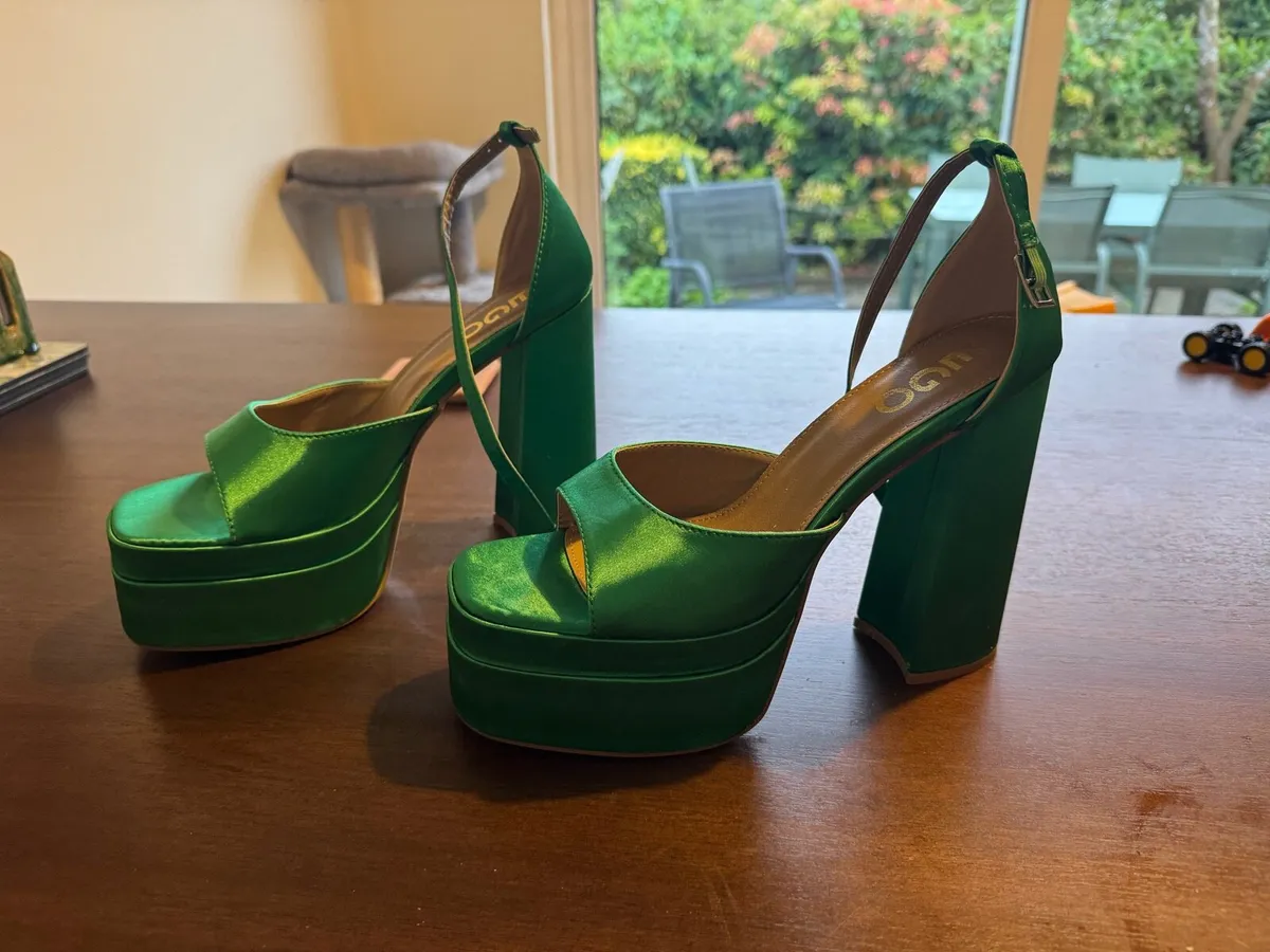 High heeled shoes, never been worn - Image 1