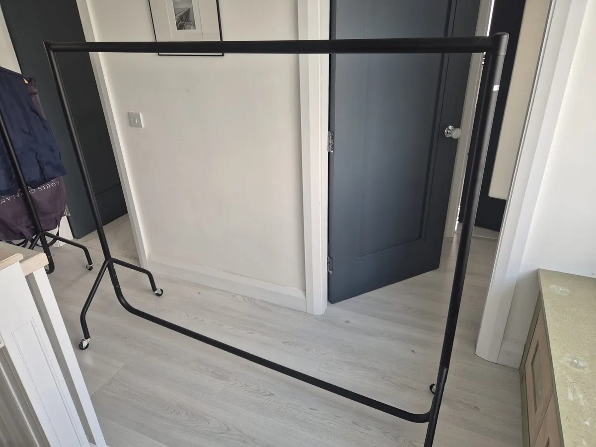 Clothes rail