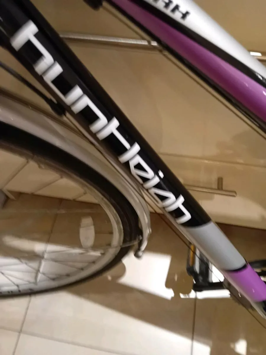 LADIES BIKE 28 INCH WHEELS  AS NEW - Image 2