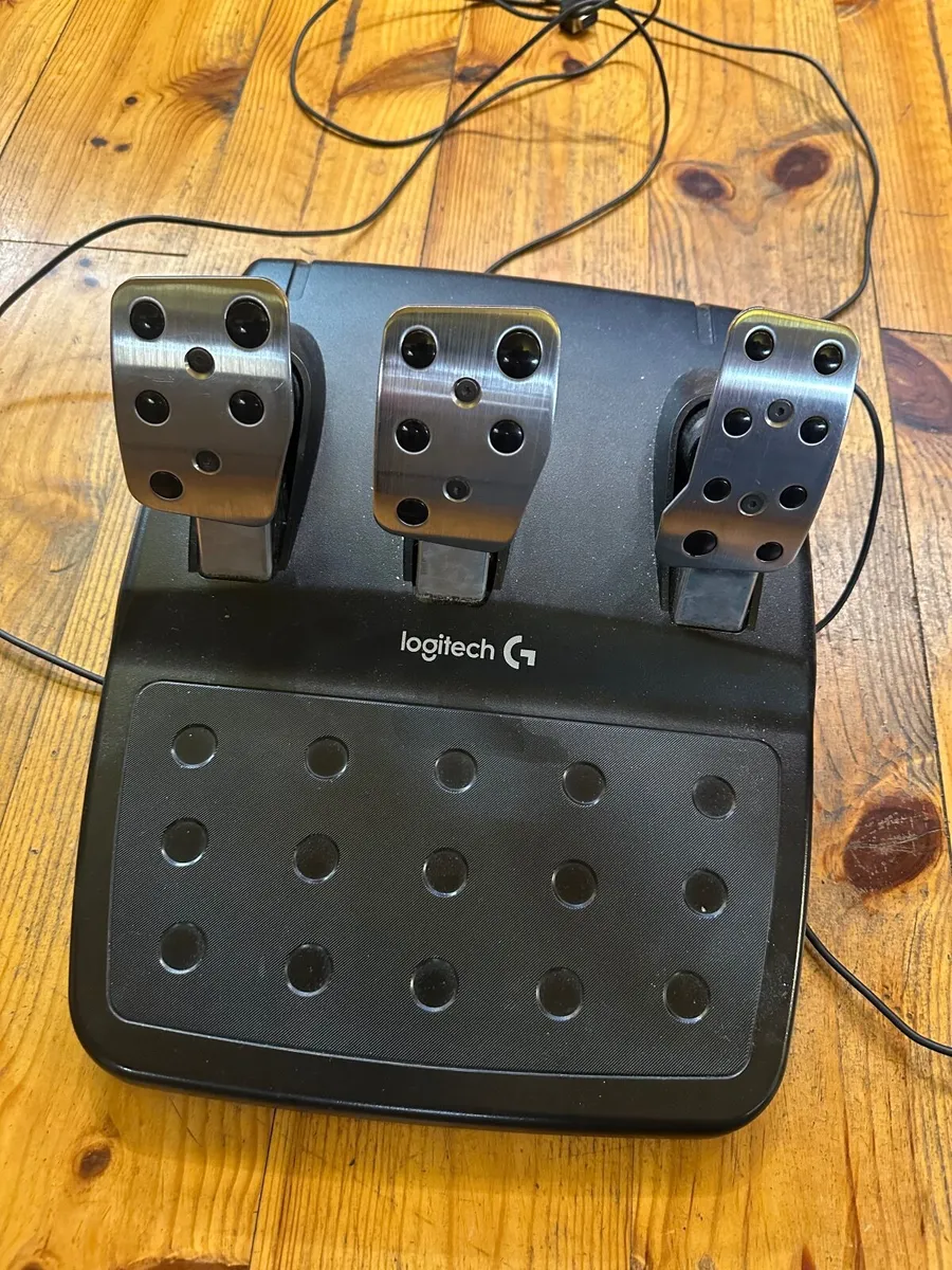 Logitech g20 steering wheel with pedals - Image 2