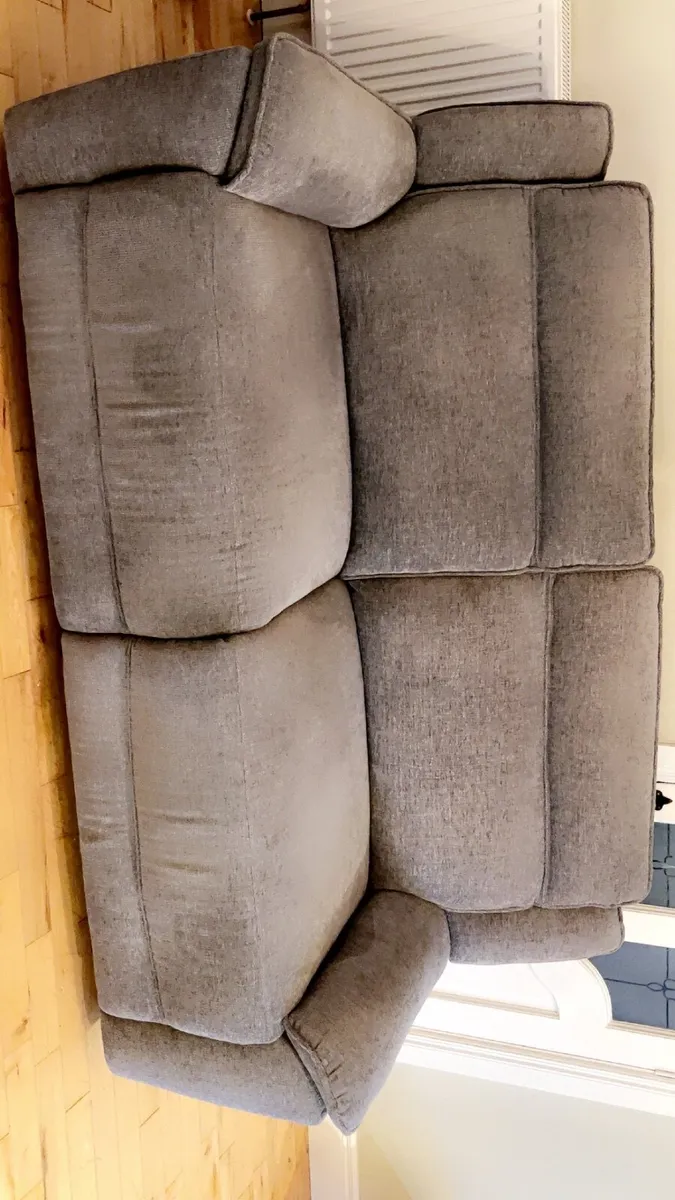 Grey 3 and 2 piece suite - Image 1