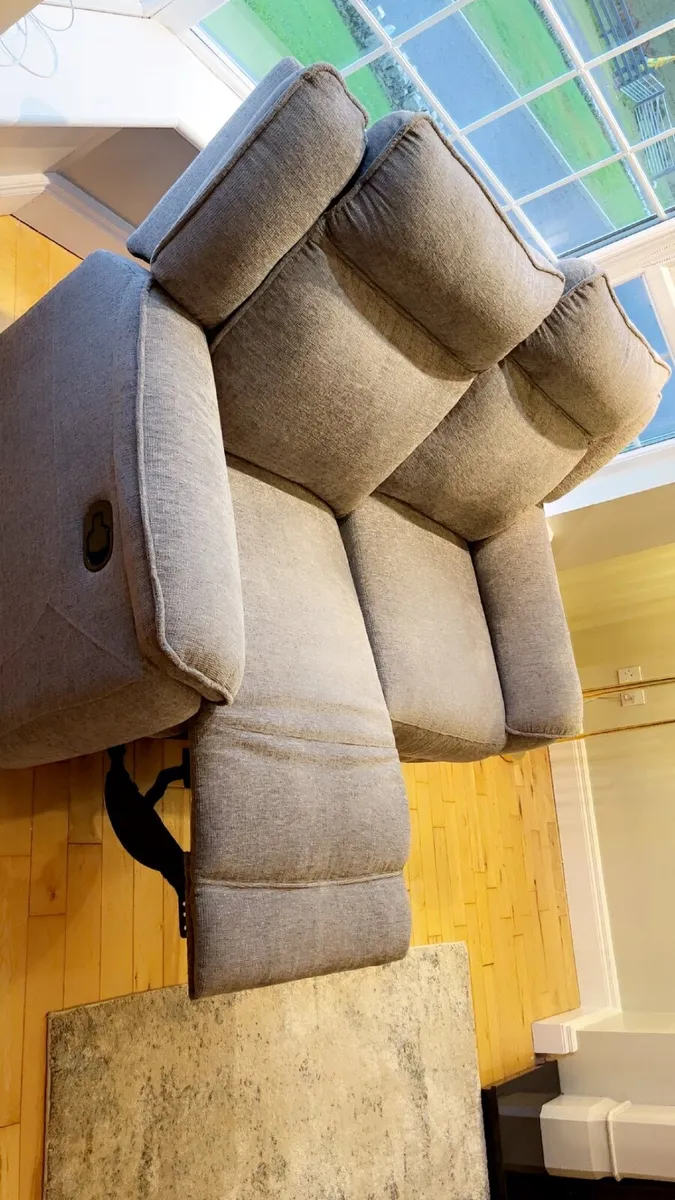 Grey 3 and 2 piece suite - Image 4