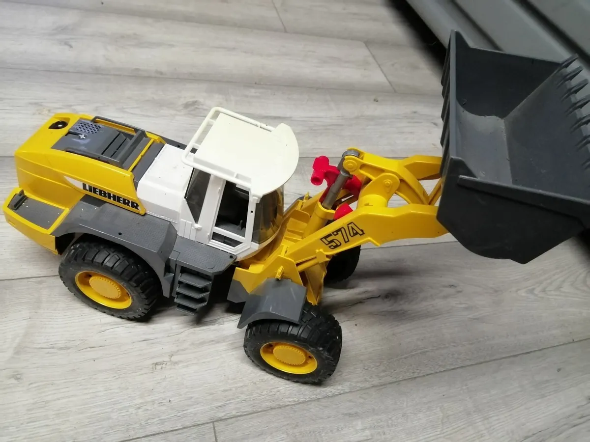 Bruder Toys loader - Image 3