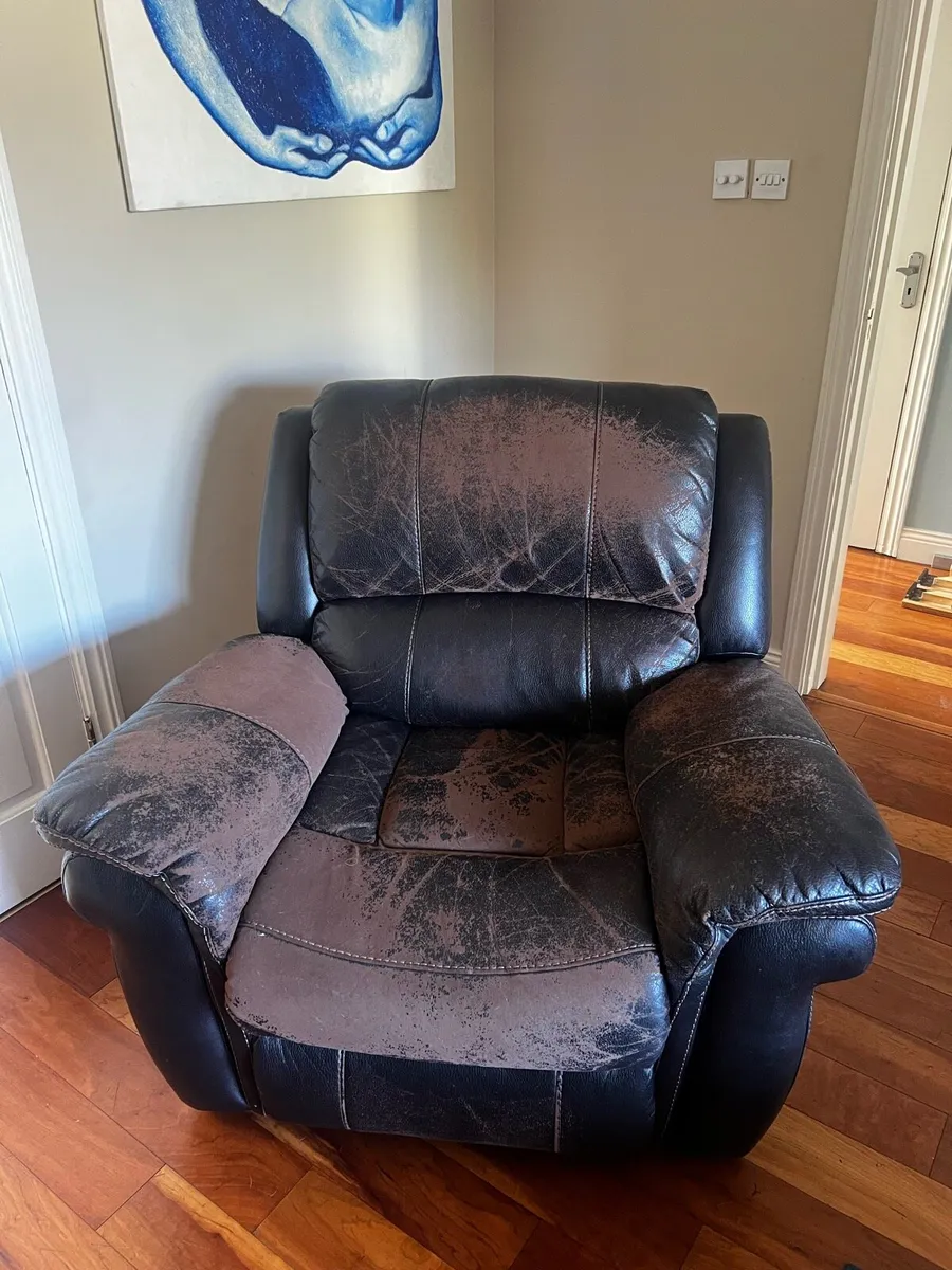 three sofas - Image 1