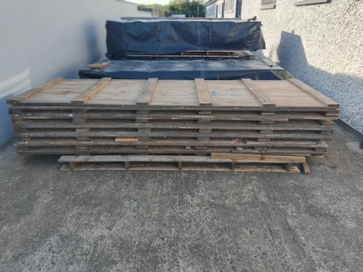 Wood floor - Image 4