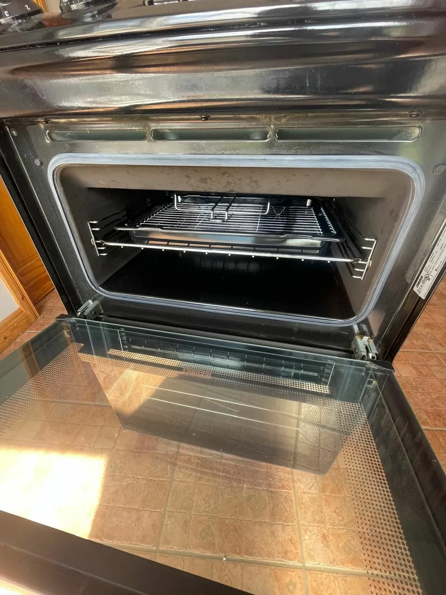 Zanussi Electric Cooker with Ceramic Hob - Image 2