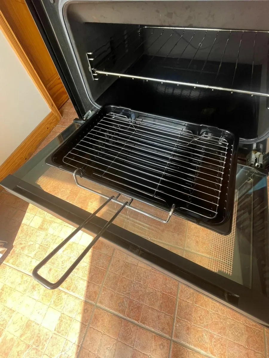 Zanussi Electric Cooker with Ceramic Hob - Image 3