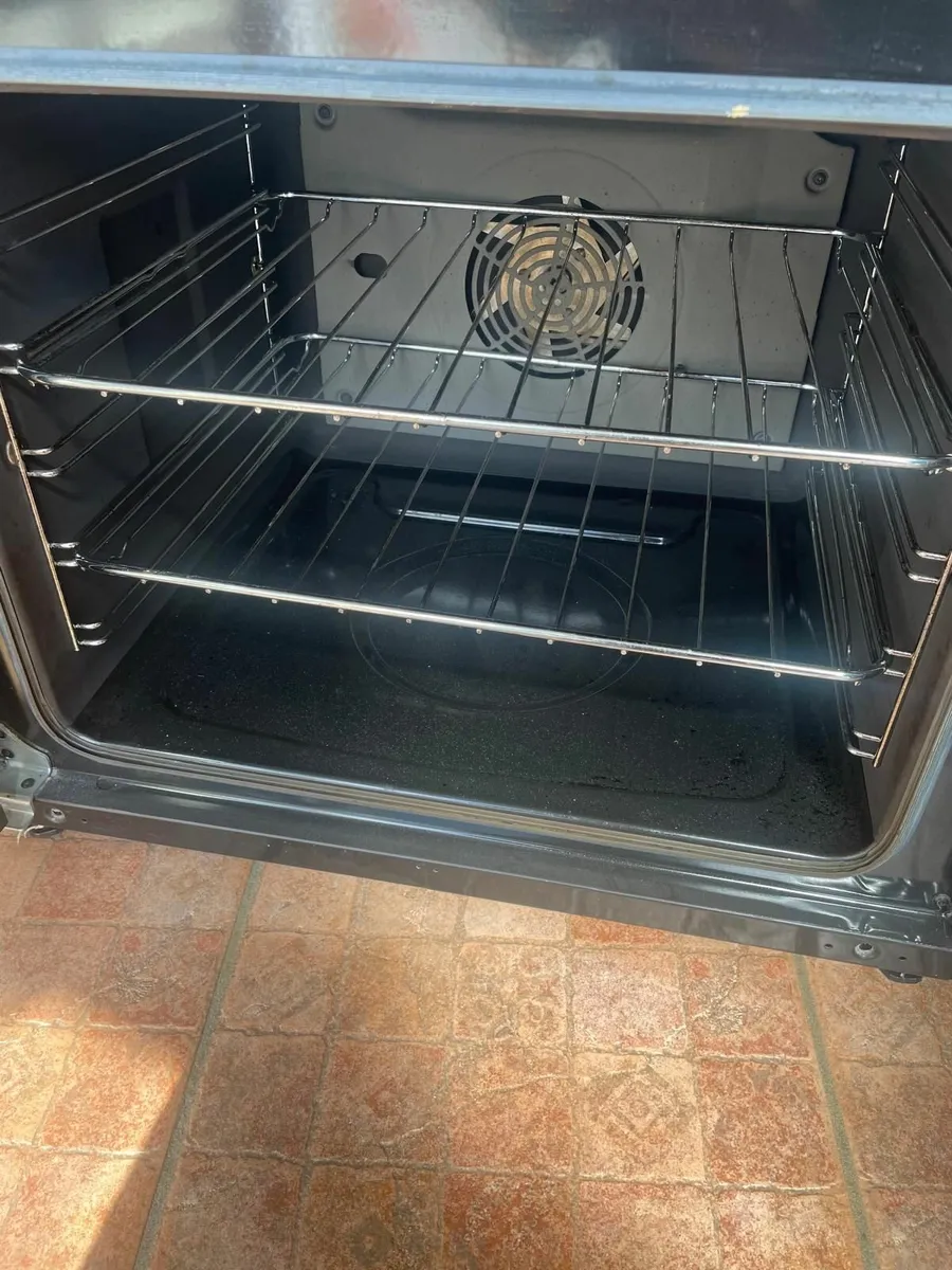 Zanussi Electric Cooker with Ceramic Hob - Image 4