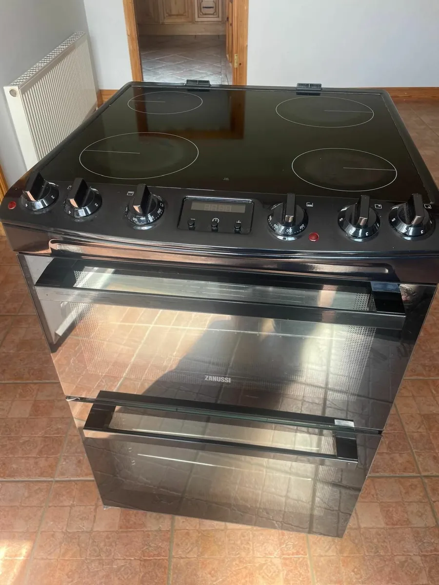 Zanussi Electric Cooker with Ceramic Hob - Image 1