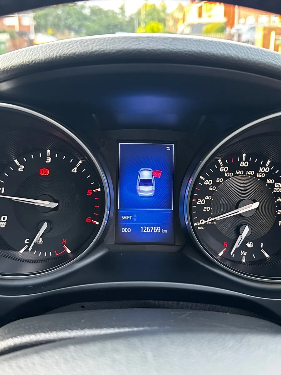 Toyota Avensis 2017 business edition  1.6 - Image 4