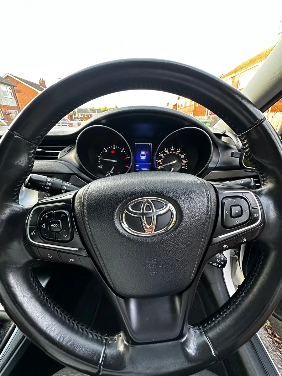 Toyota Avensis 2017 business edition (NCT 03/2027) - Image 4