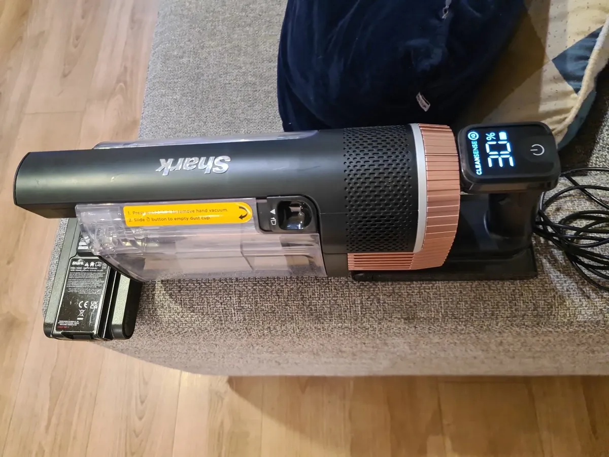 Vacuum cleaner - Image 1