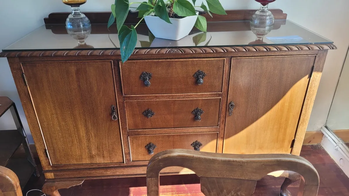 Dining table and chairs - Image 3