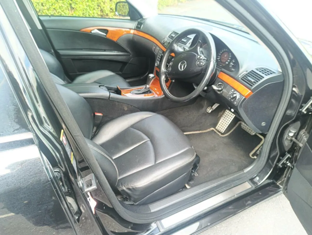 Mercedes E200 1.8 petrol 2007 Automatic - Image 4