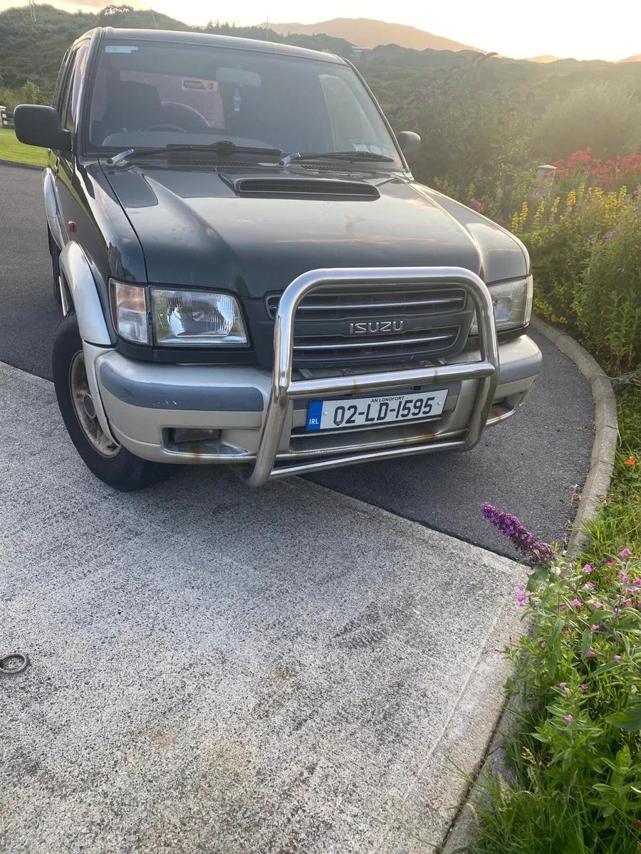 Isuzu Trooper 2002 - Image 1