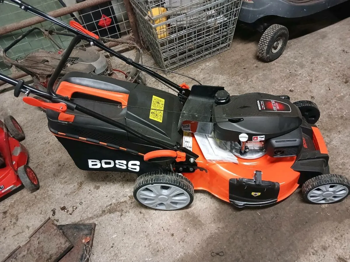 New self drive honda lawnmower - Image 1