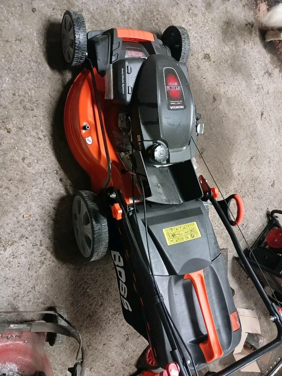 New self drive honda lawnmower - Image 2