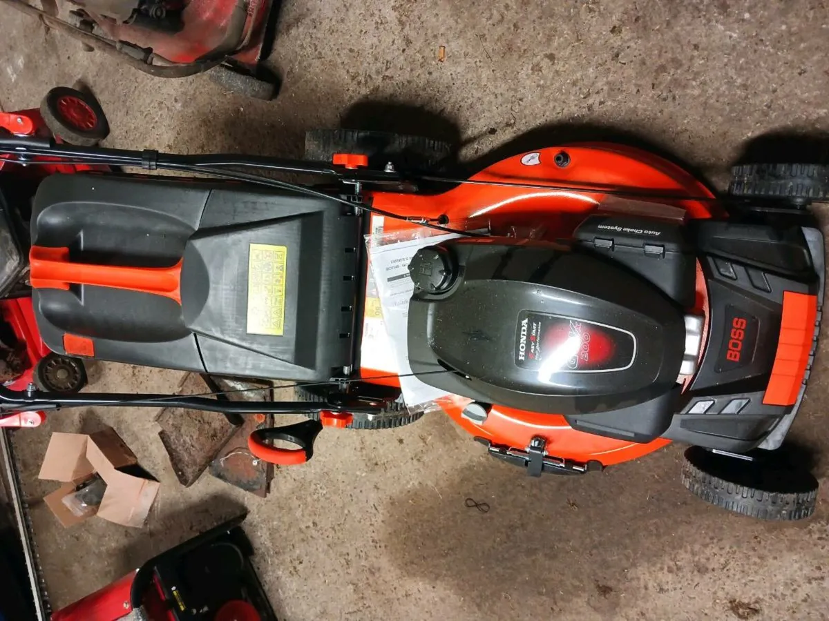 New self drive honda lawnmower - Image 4