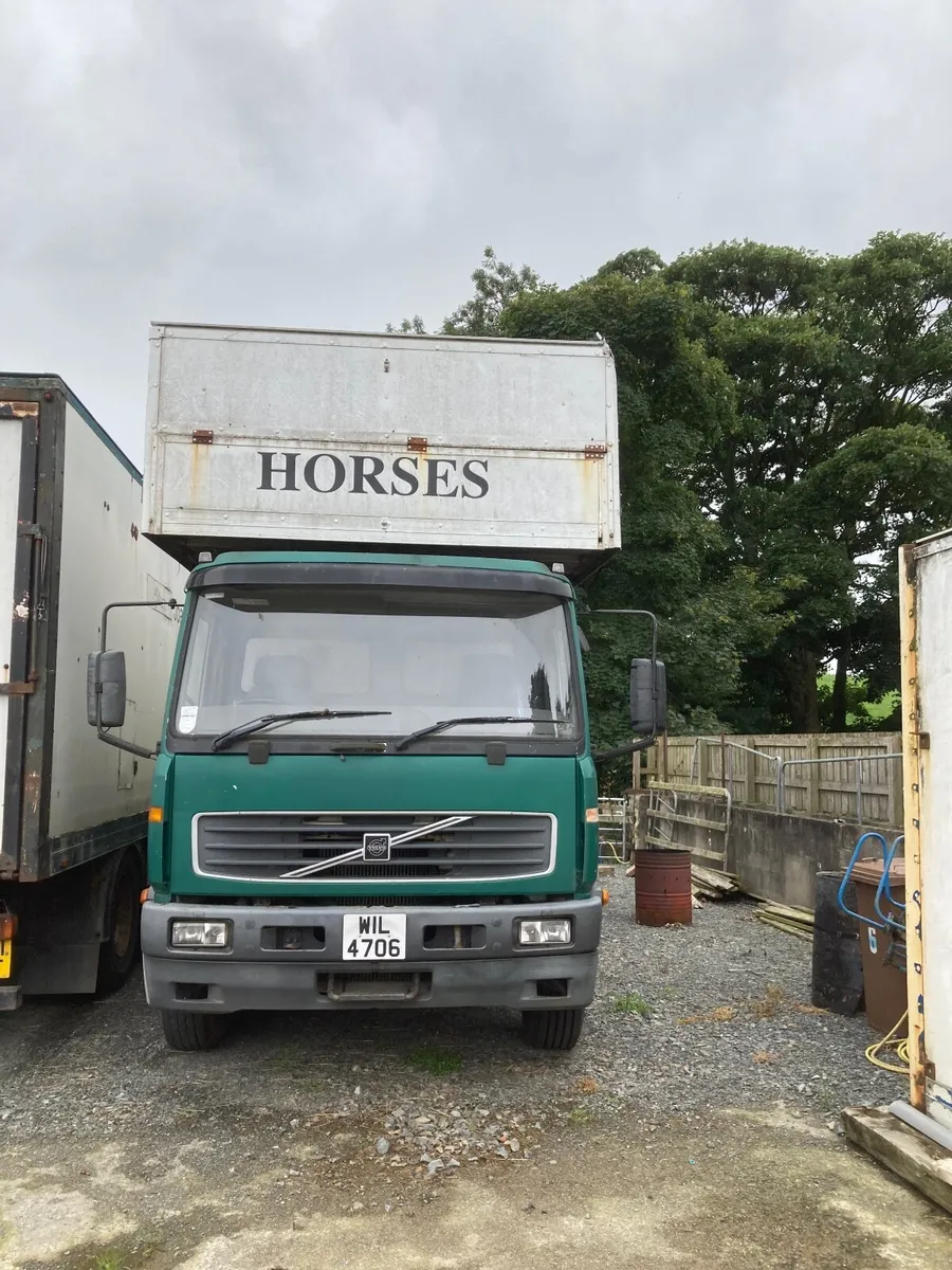 Horse lorry - Image 1