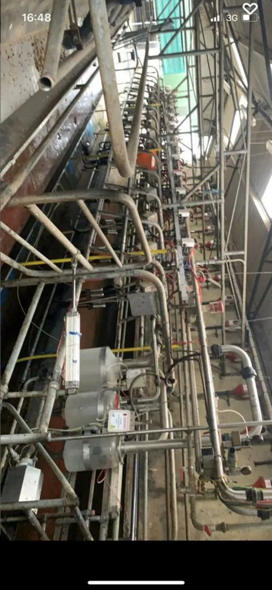 Pearson 14 unit milking palour - Image 1