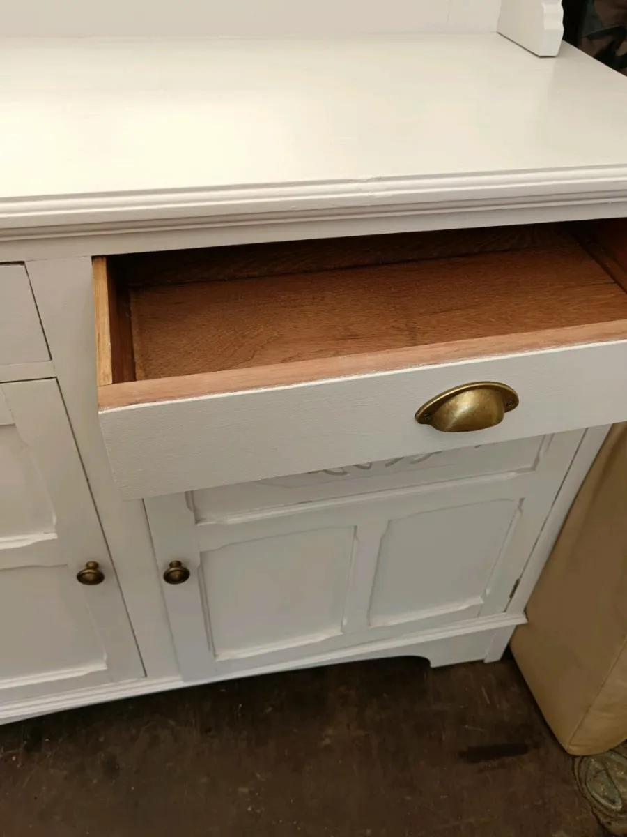 Dresser - Image 2