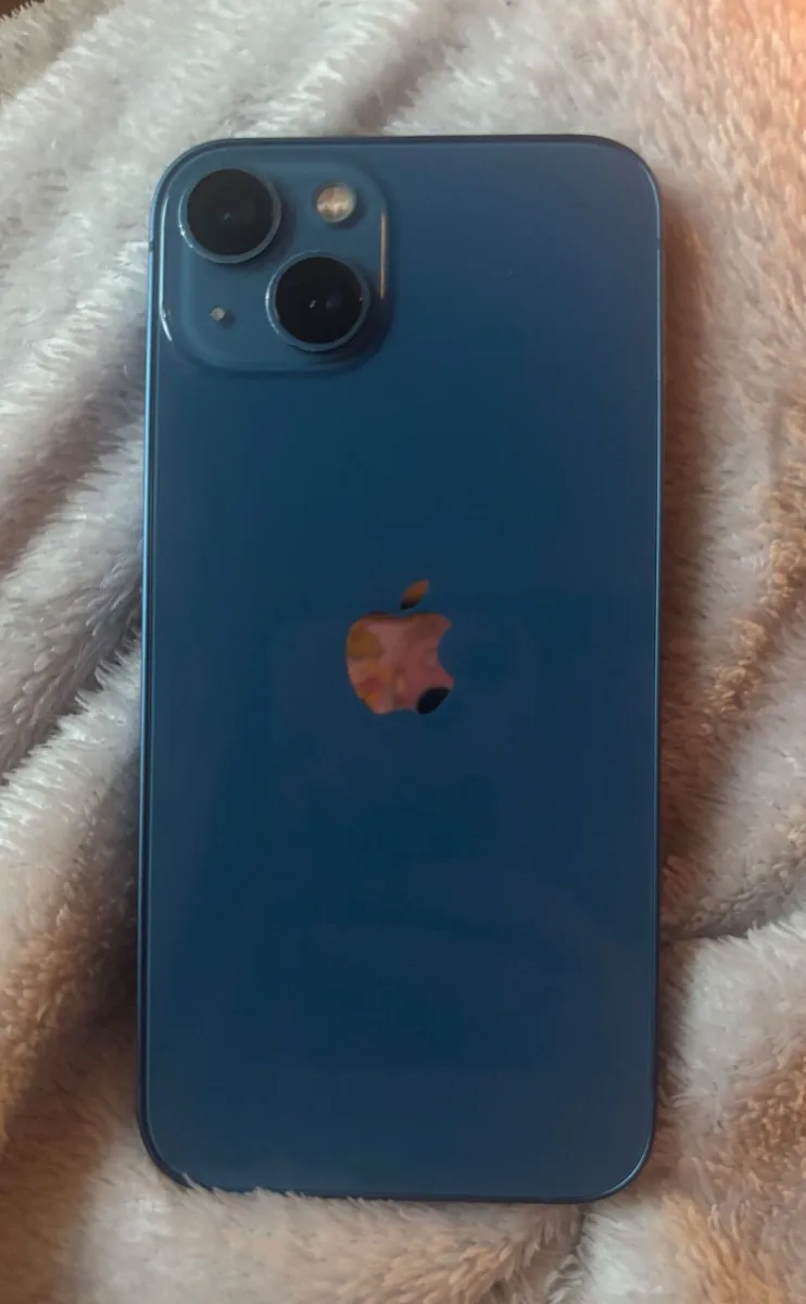 iPhone 13 - Image 4