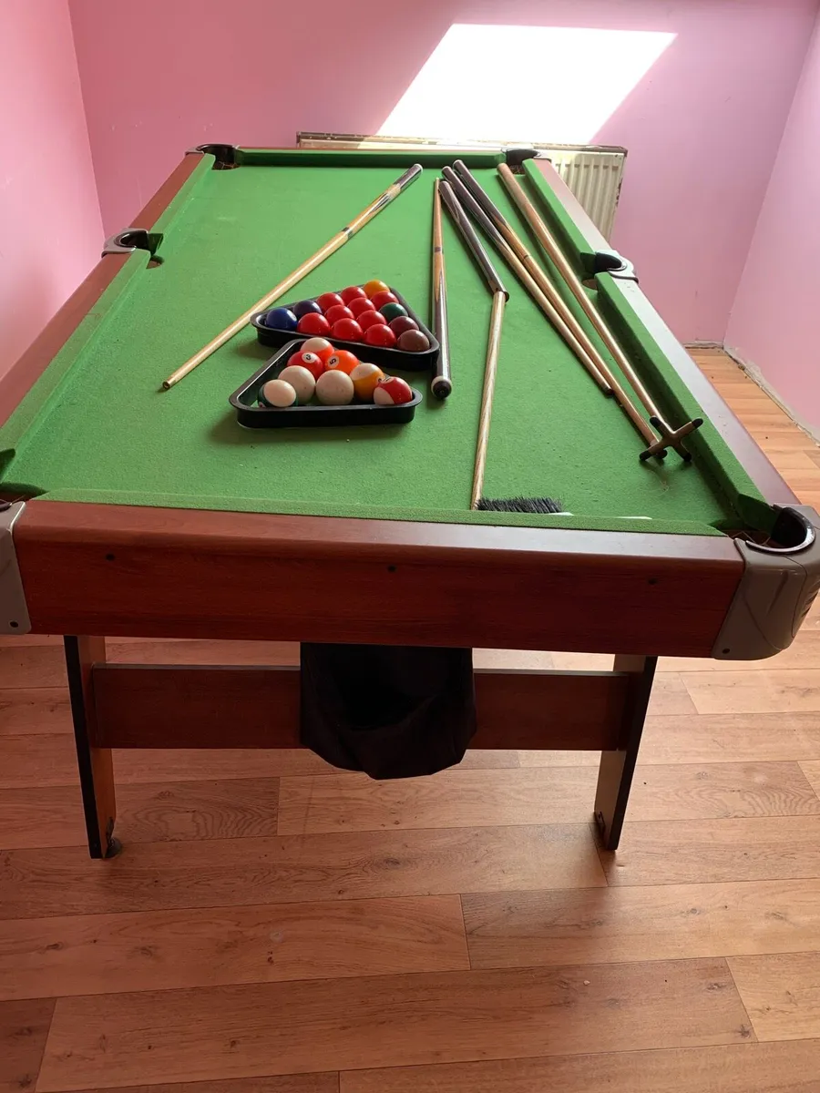 Pool table - Image 1