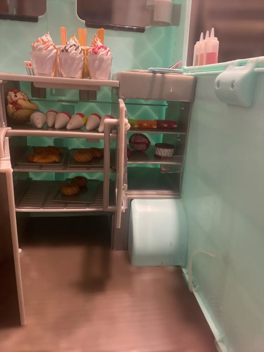 Our generation girl dolls ice cream truck - Image 4