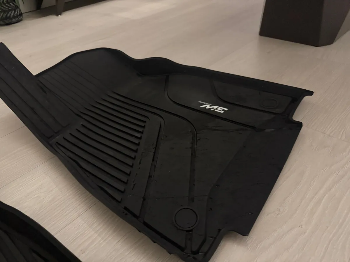 Tesla Model Y rubber floor mats - Image 2