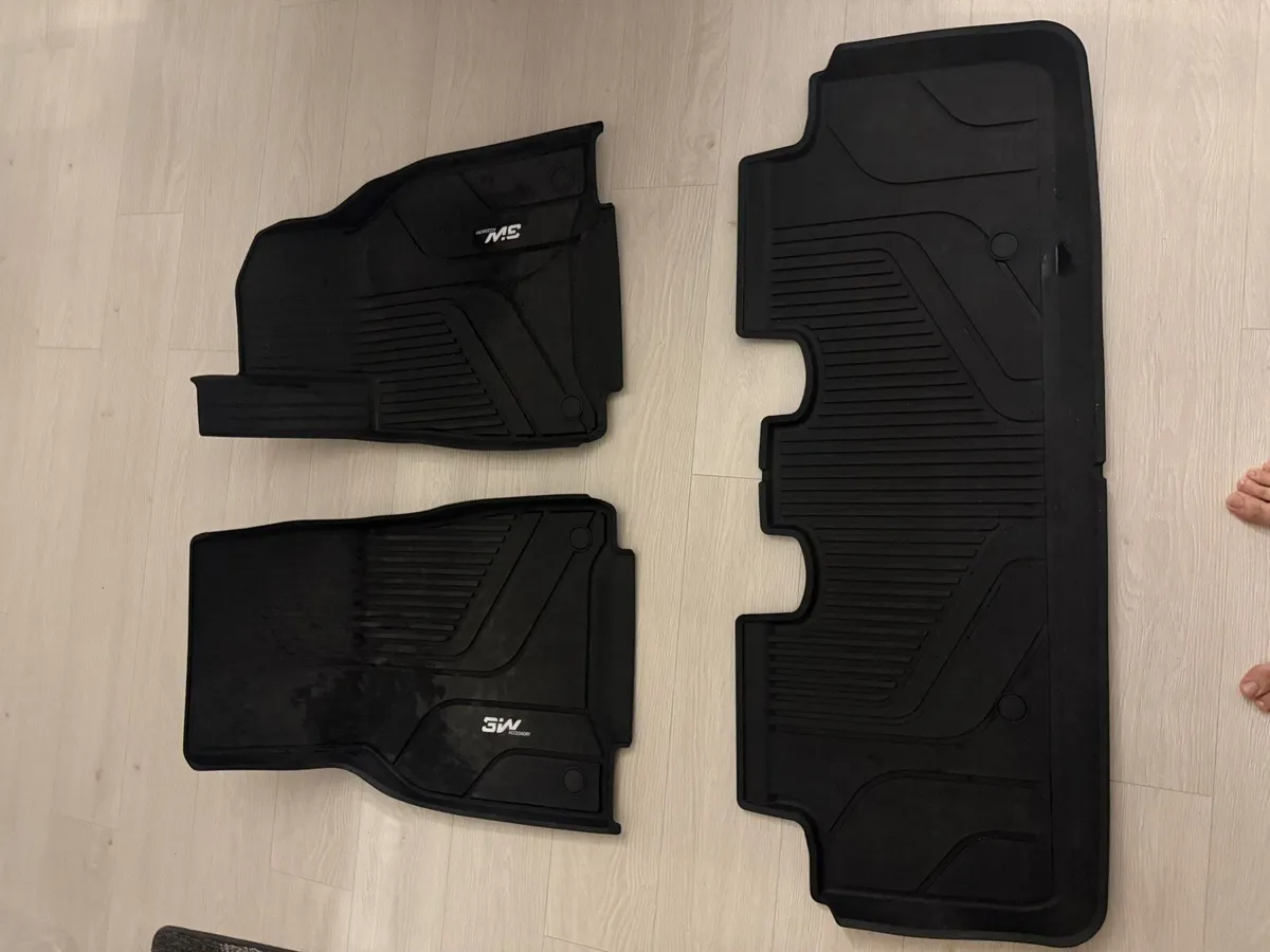 Tesla Model Y rubber floor mats - Image 3