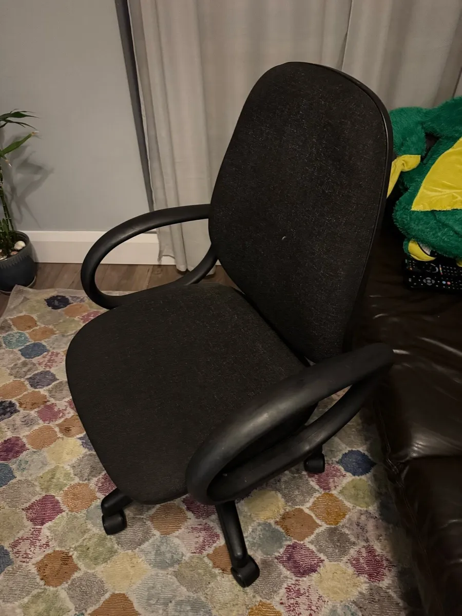 Office chair - Image 1