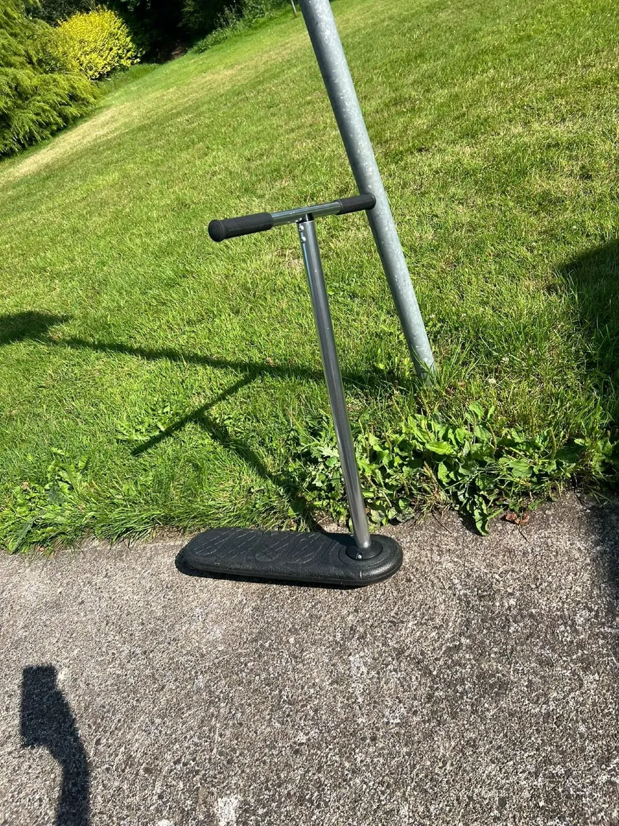 Trampoline scooter - Image 1