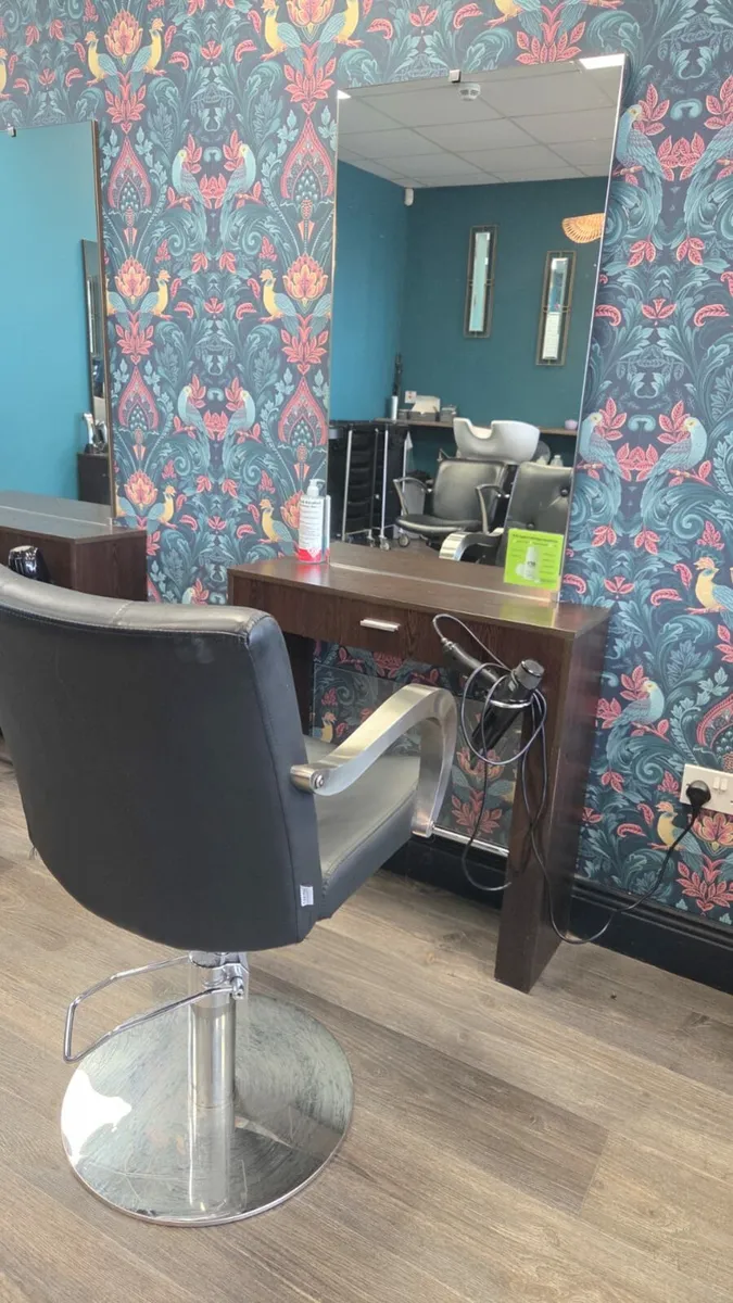 Salon basins & furniture - Image 2