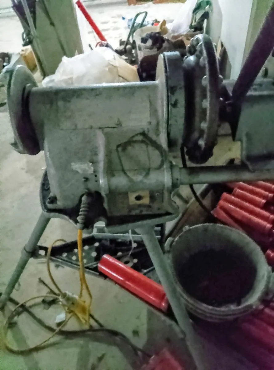 RIDGID 300 Threading Machine + Groover and more - Image 1
