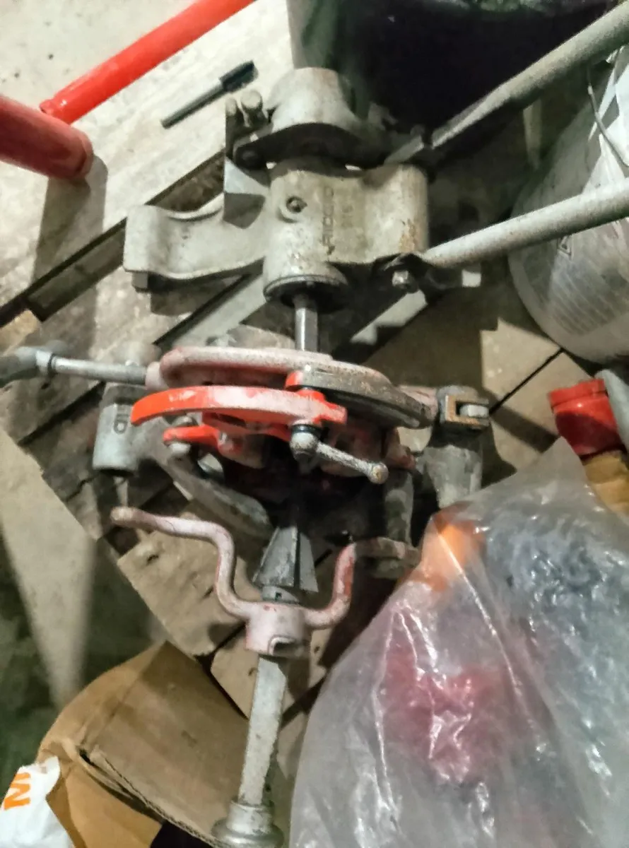 RIDGID 300 Threading Machine + Groover and more - Image 4