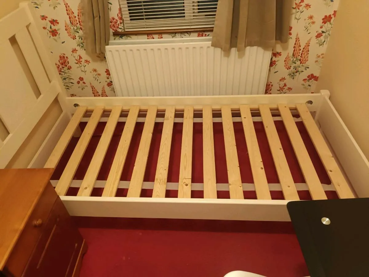 Single bed - Image 1