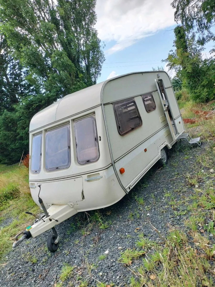 4 Birth Caravan - Image 2