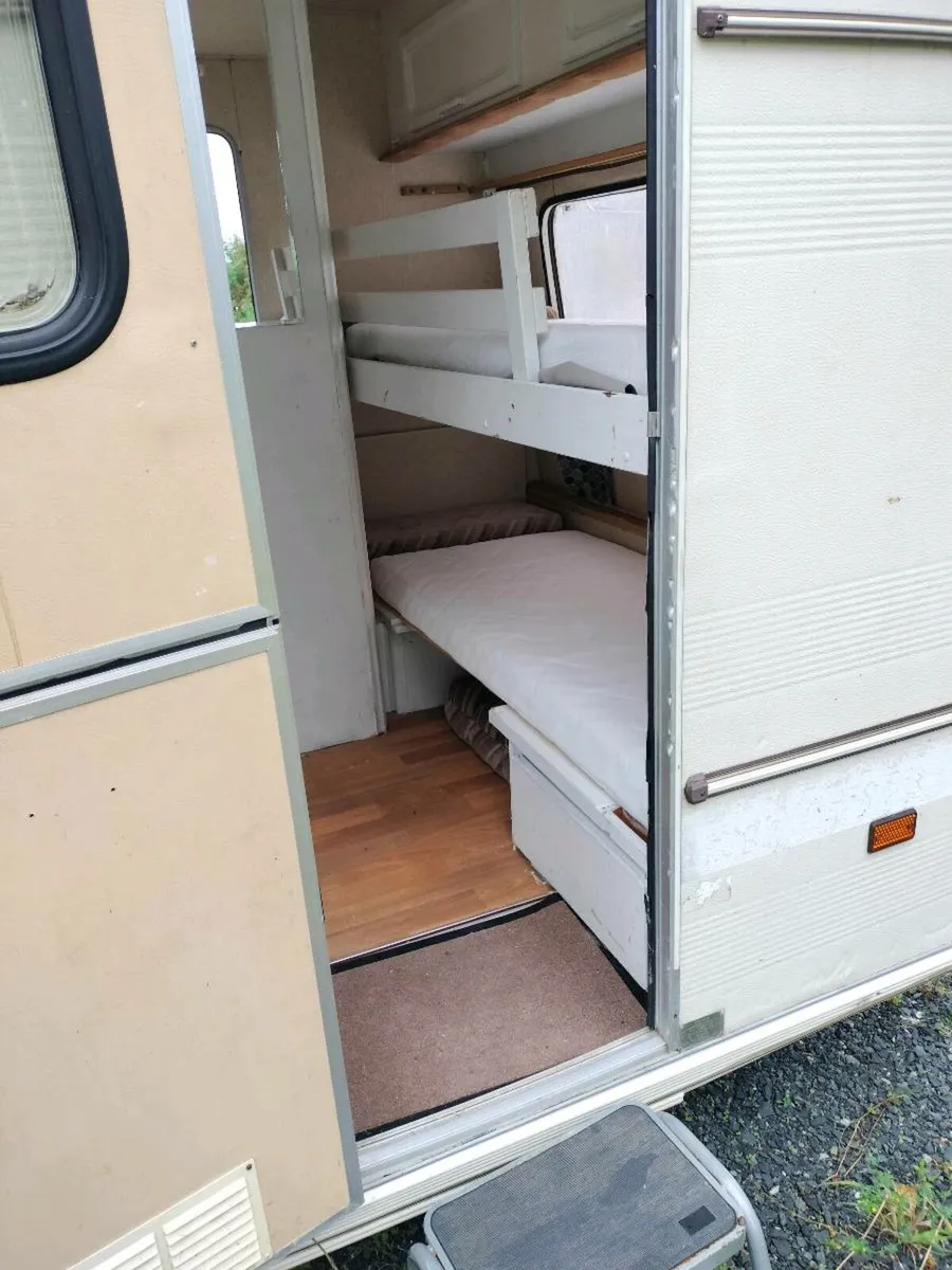 4 Birth Caravan - Image 4