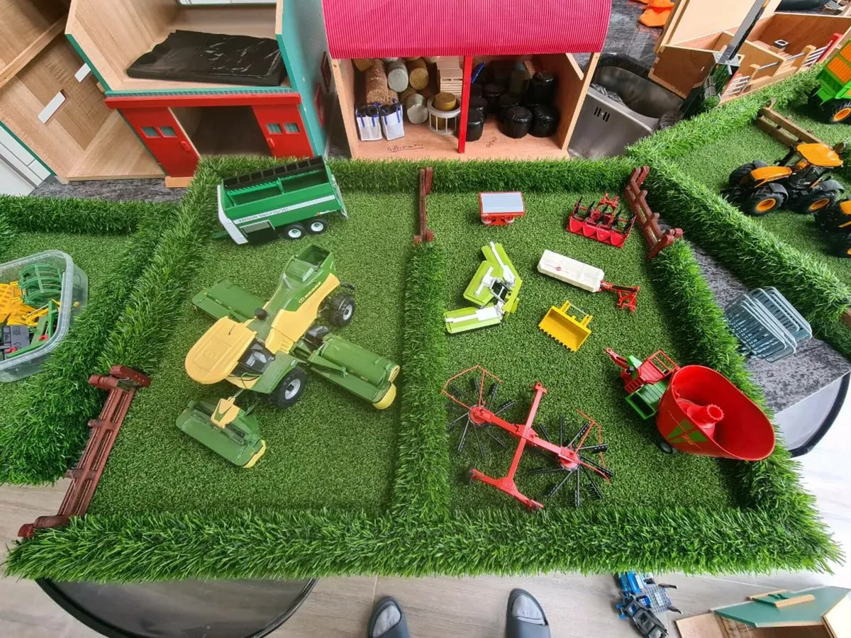 Farm Machinery, sheds, Fields & Silage Pits. - Image 1