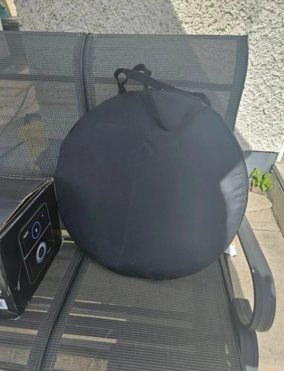 Pop Up Tanning Tent - Image 1
