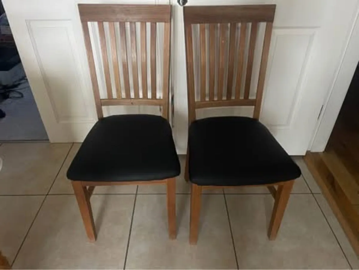 2 chairs - Image 1