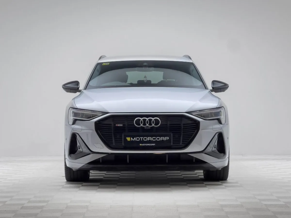 Audi E-Tron 55 Black Edition Quattro - Image 2