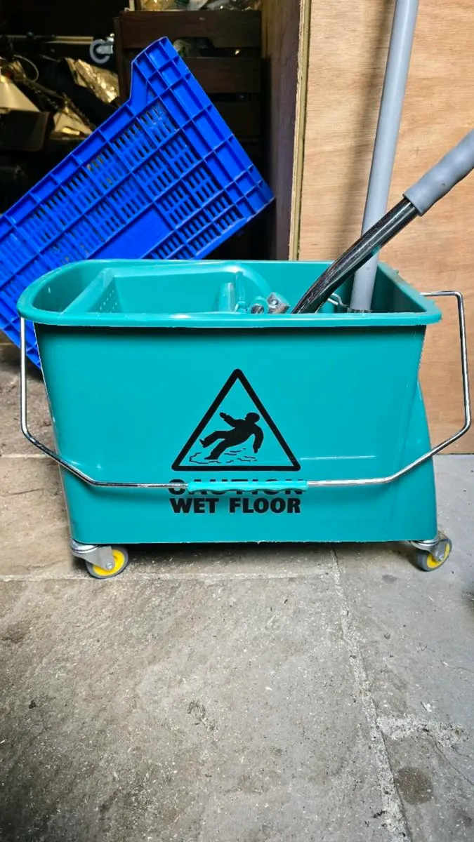 Robert Scott Mop Bucket with Wringer - Image 1