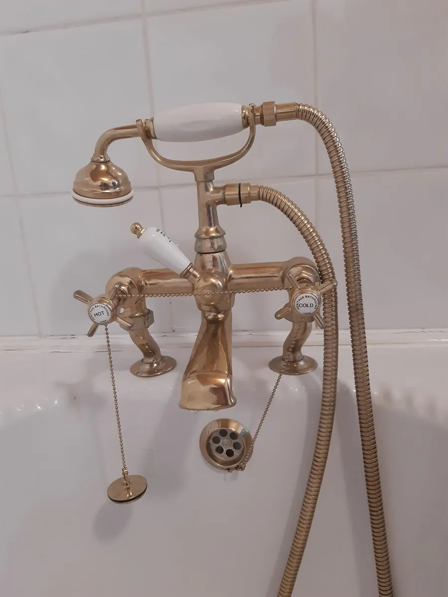 Bathroom suite - Image 3