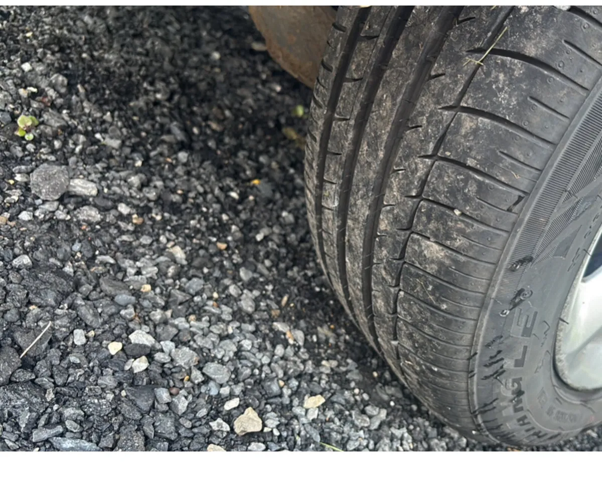 09 Hyundai tuscon for breaking - Image 2