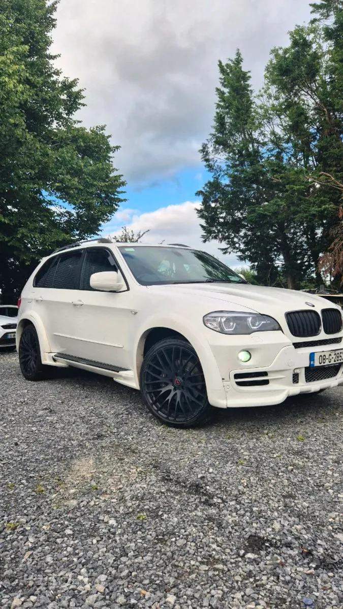 2008 BMW X5 CREW CAB  WITH FULL BODYKIT DOE AN TAX - Image 1