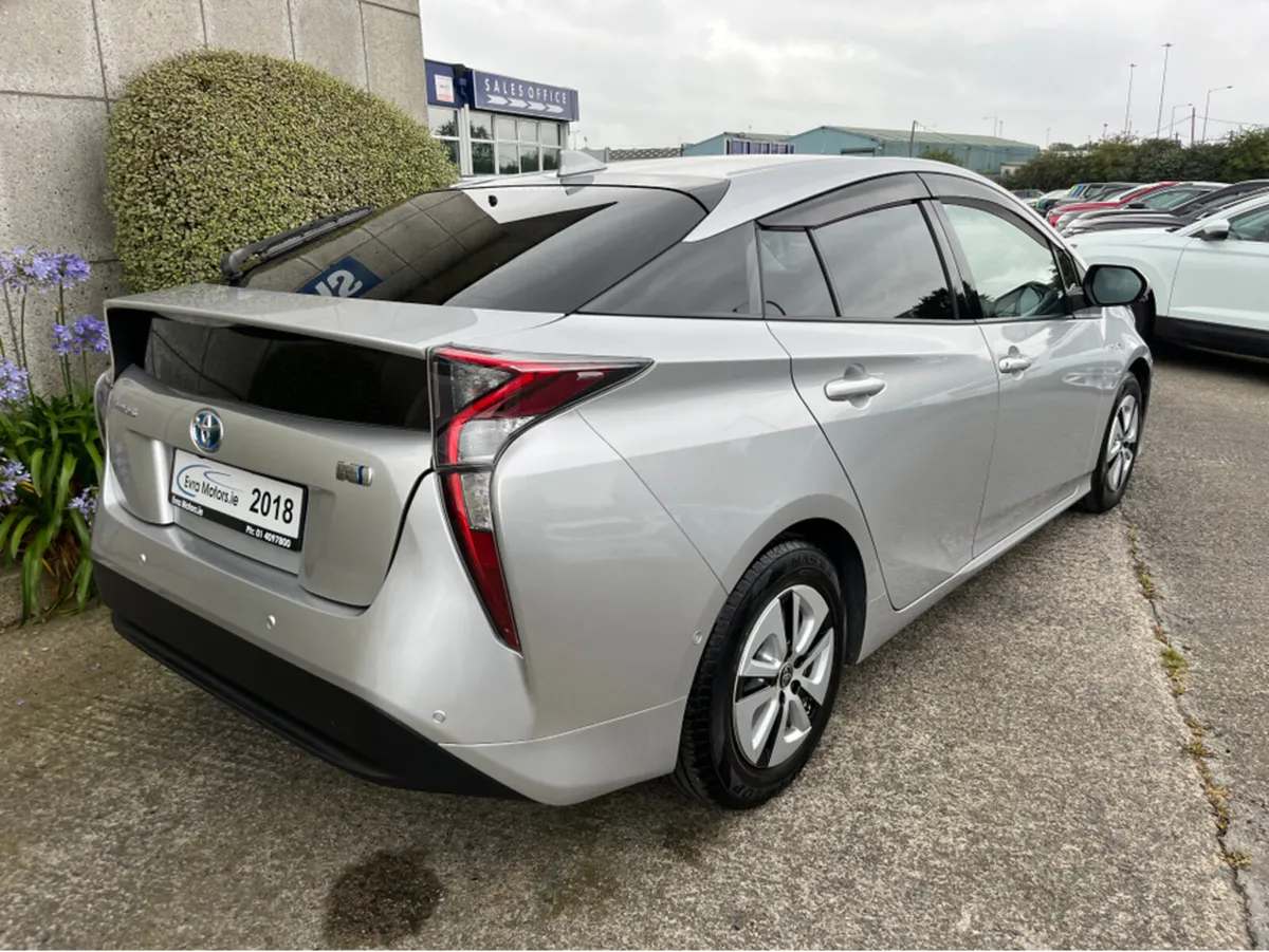 Toyota Prius AUTOMATIC HYBIRD 1.8 PETROL //HEAD UP - Image 4