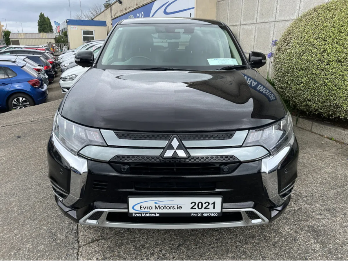 Mitsubishi Outlander G 4WD PHEV HYBRID PLUS 2.4 PE - Image 2